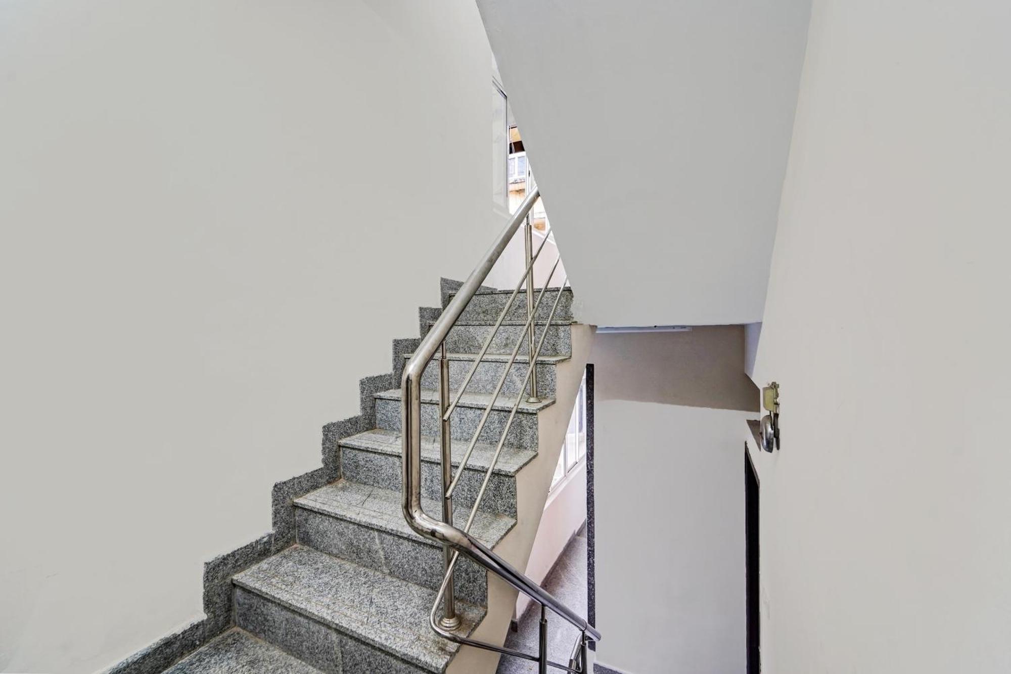 Super Townhouse 1096 Hotel Redfox Nungambakkam Near Apollo & Shankar Nethralaya Hospital Chennai Luaran gambar